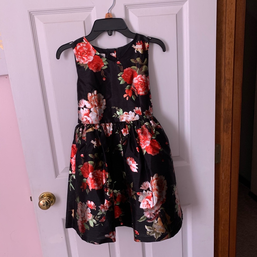 Girls floral dress.